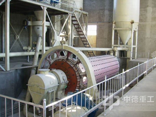 安徽六安磁铁矿选矿厂时产15吨干式小型球磨机作业现场