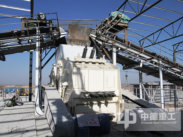 阜阳日产2500吨制砂现场——配两台反击式破碎机
